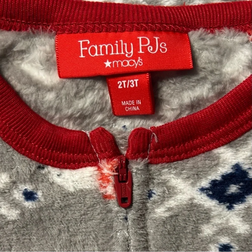 Macy's‎ Holiday Winter Fleece Baby/Toddler Footed Pajama. NWT.